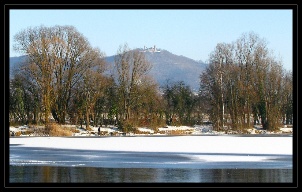 Still ruht der See, das Land und das Schloß