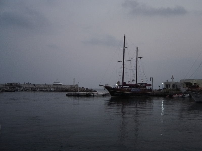 Still und kalt...Hafen von Antalya