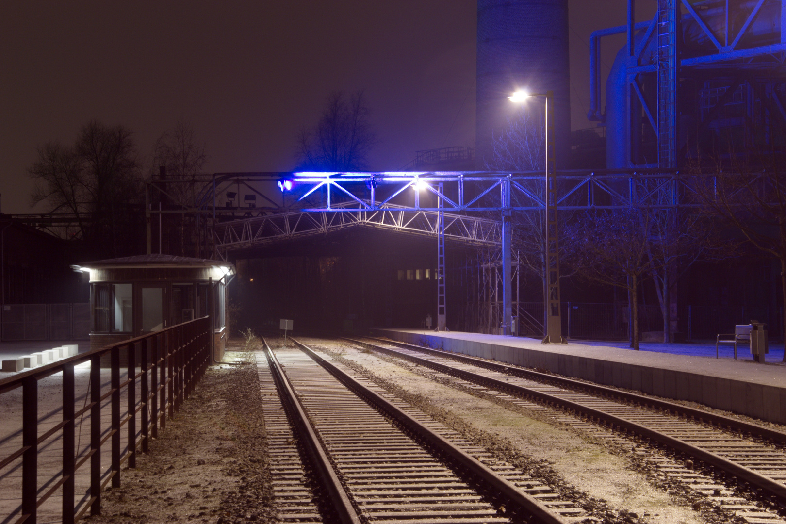 Stille Bahnstrecke im Hüttengelände