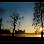 Stille herrscht am eisigen See