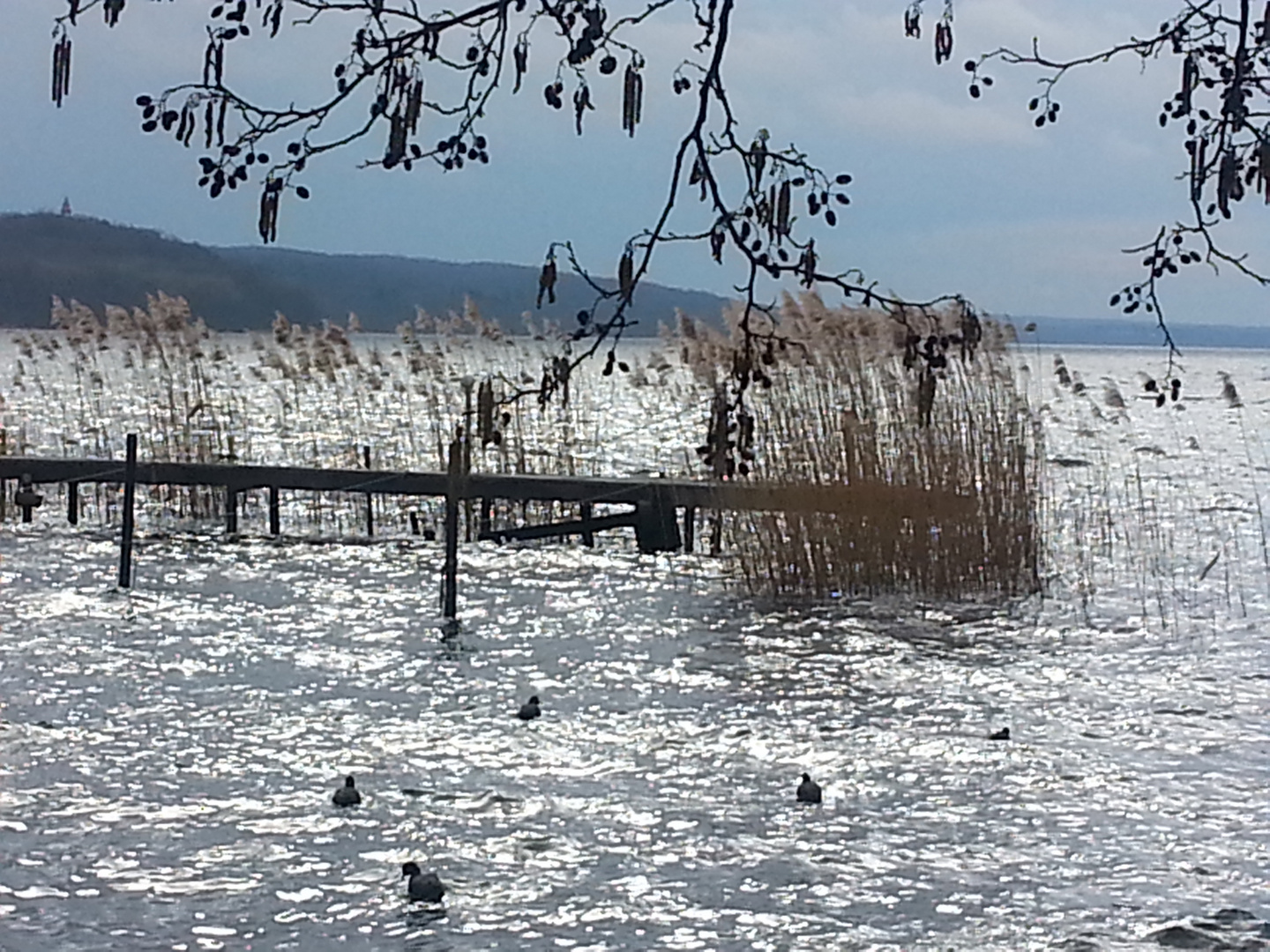 Stille im Plätschern des Sees