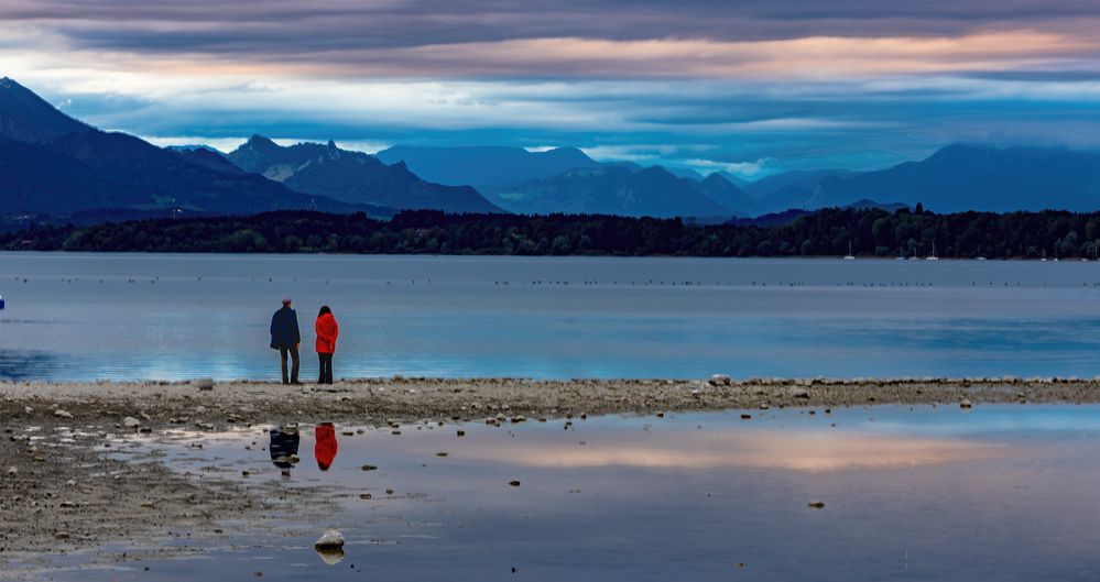 Stille Kontraste am Abendufer