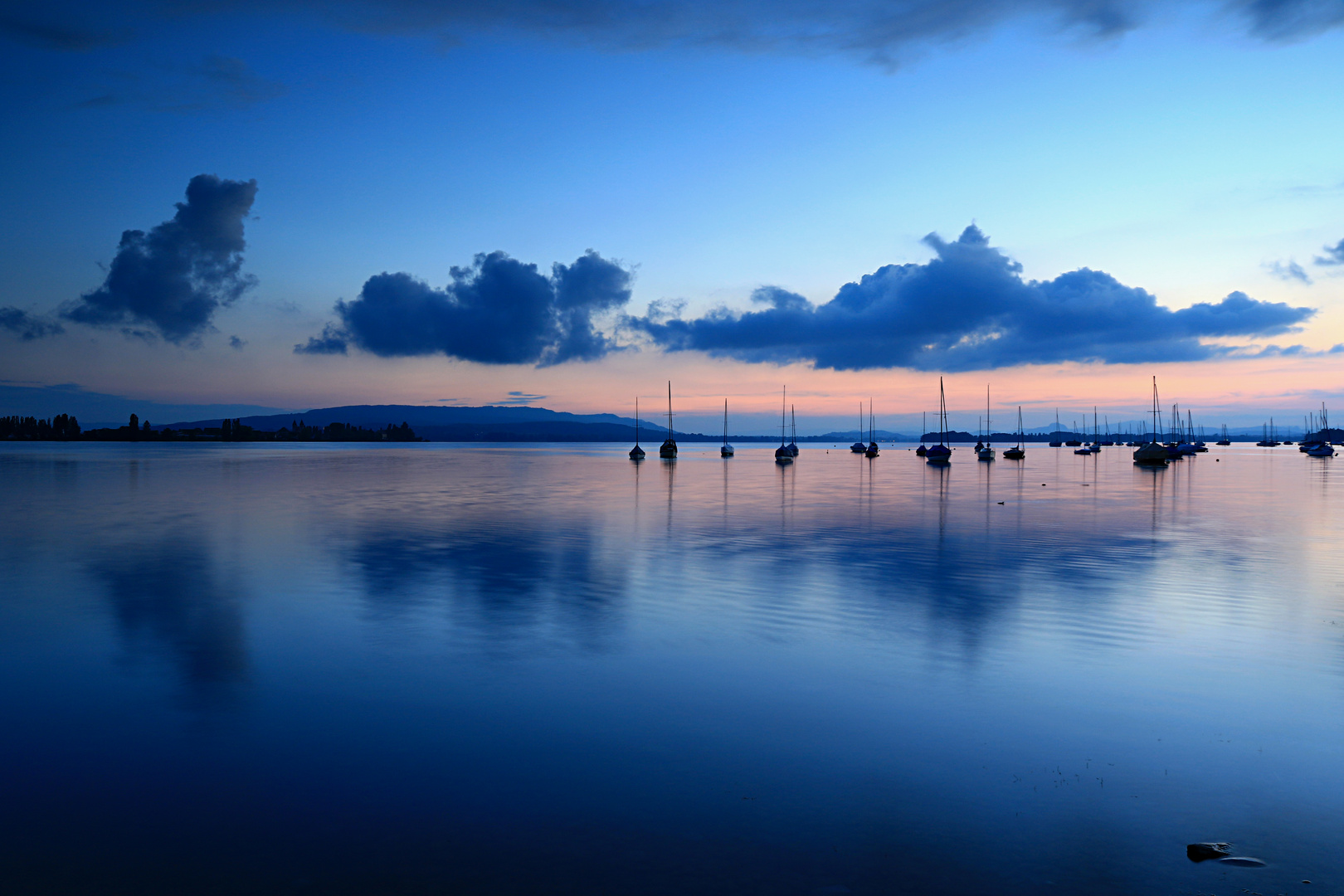 Stille liegt über dem See