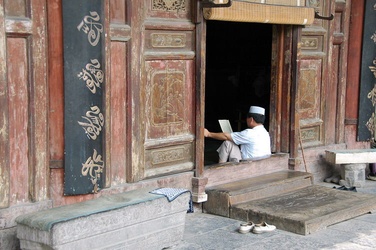 Stille Meditation in einer chinesischen Moschee