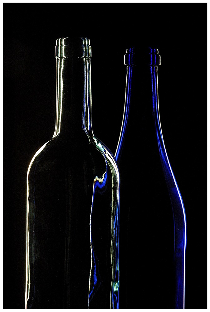 Stilleben mit blauer Flasche