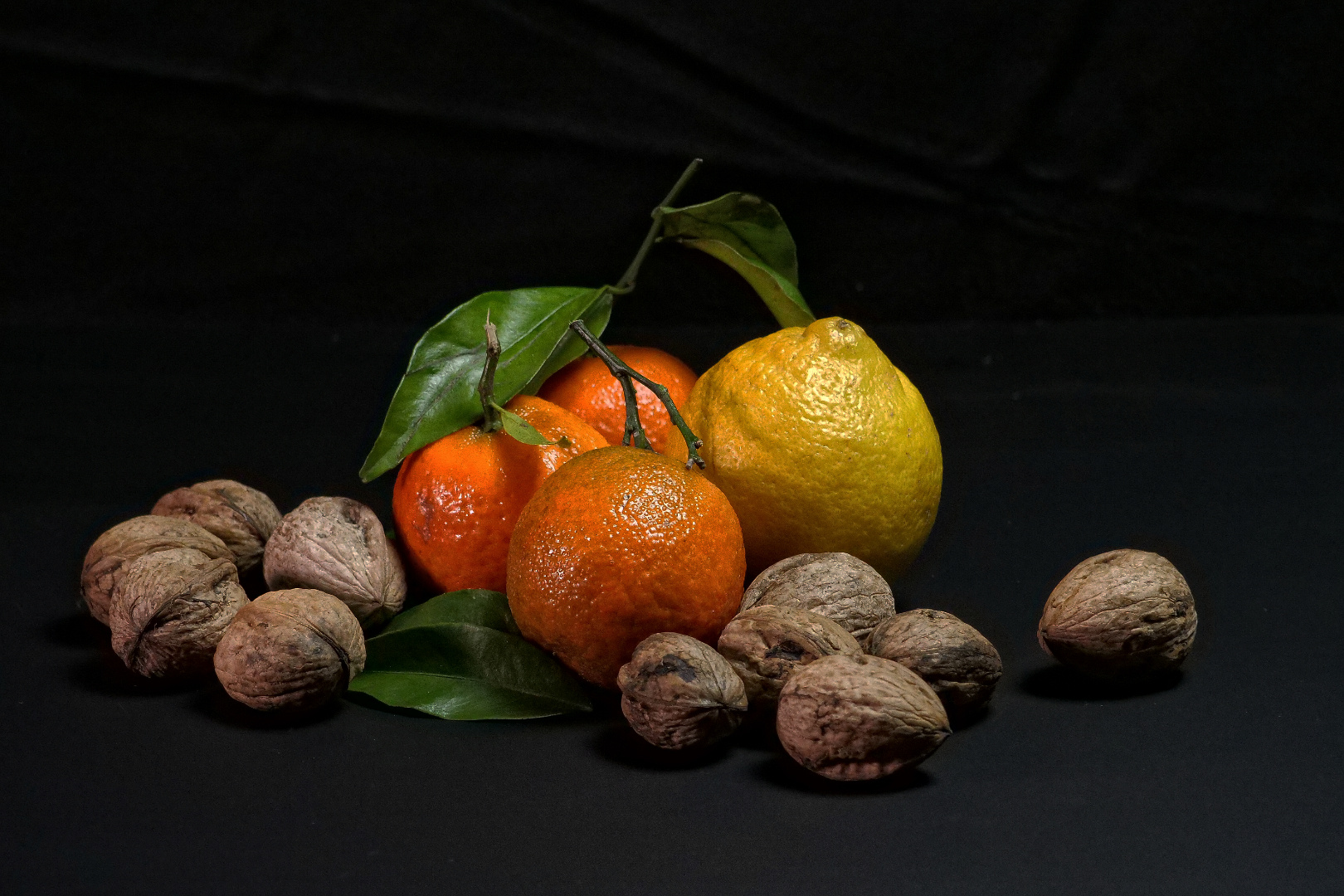 Stilleben Obst und Nüsse