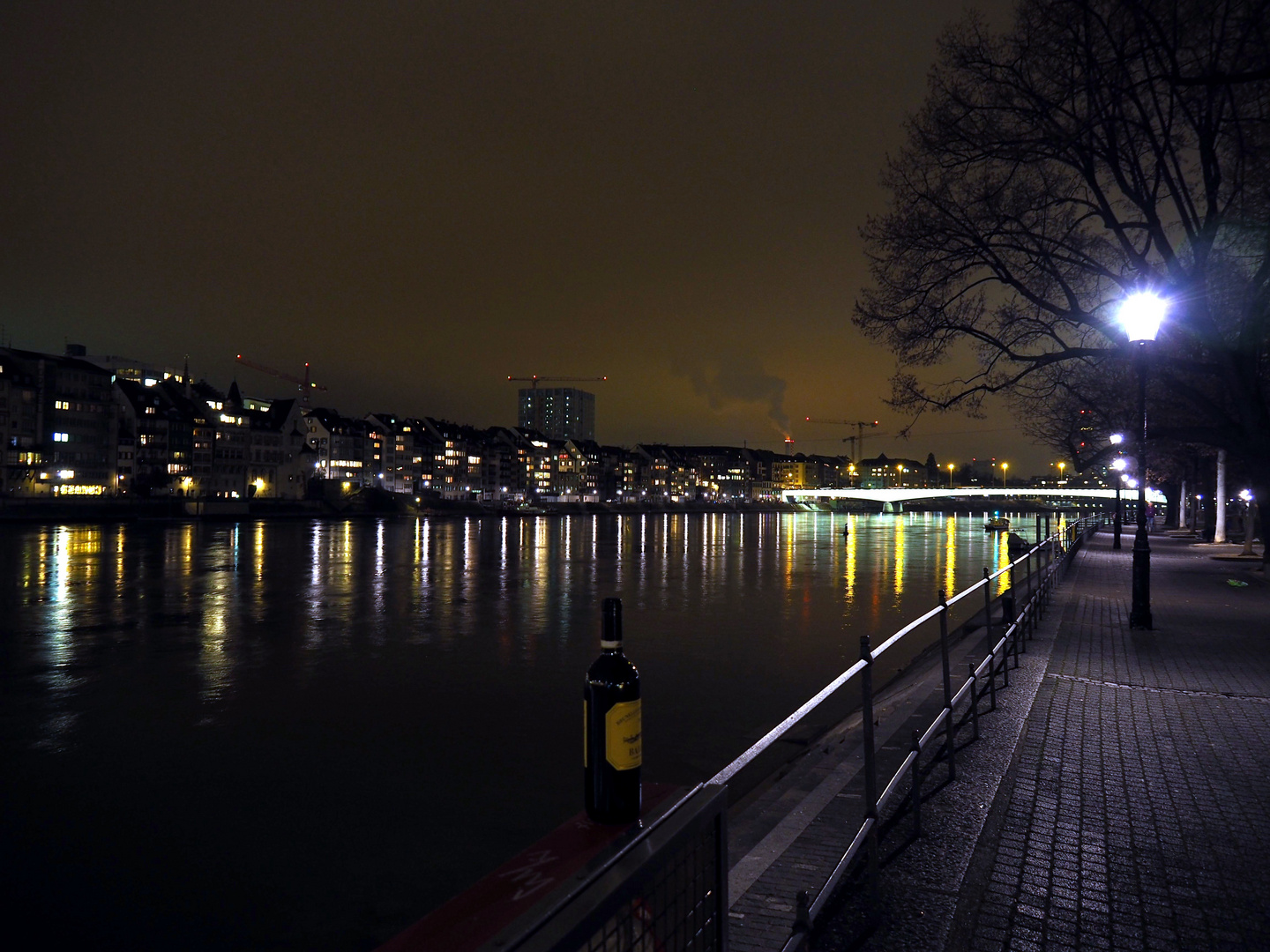 Stilleben unterhalb der mittleren Brücke