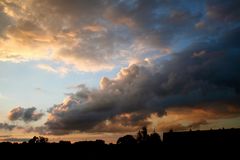 Stiller Abend über dem Dorf