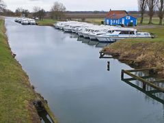 Stiller Bootshafen am Rhein-Rhone-Kanal