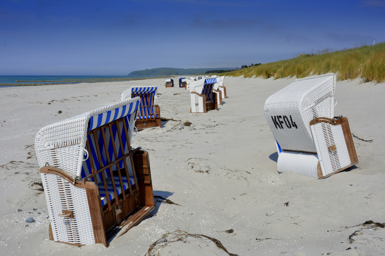 Stiller Strand im Mai