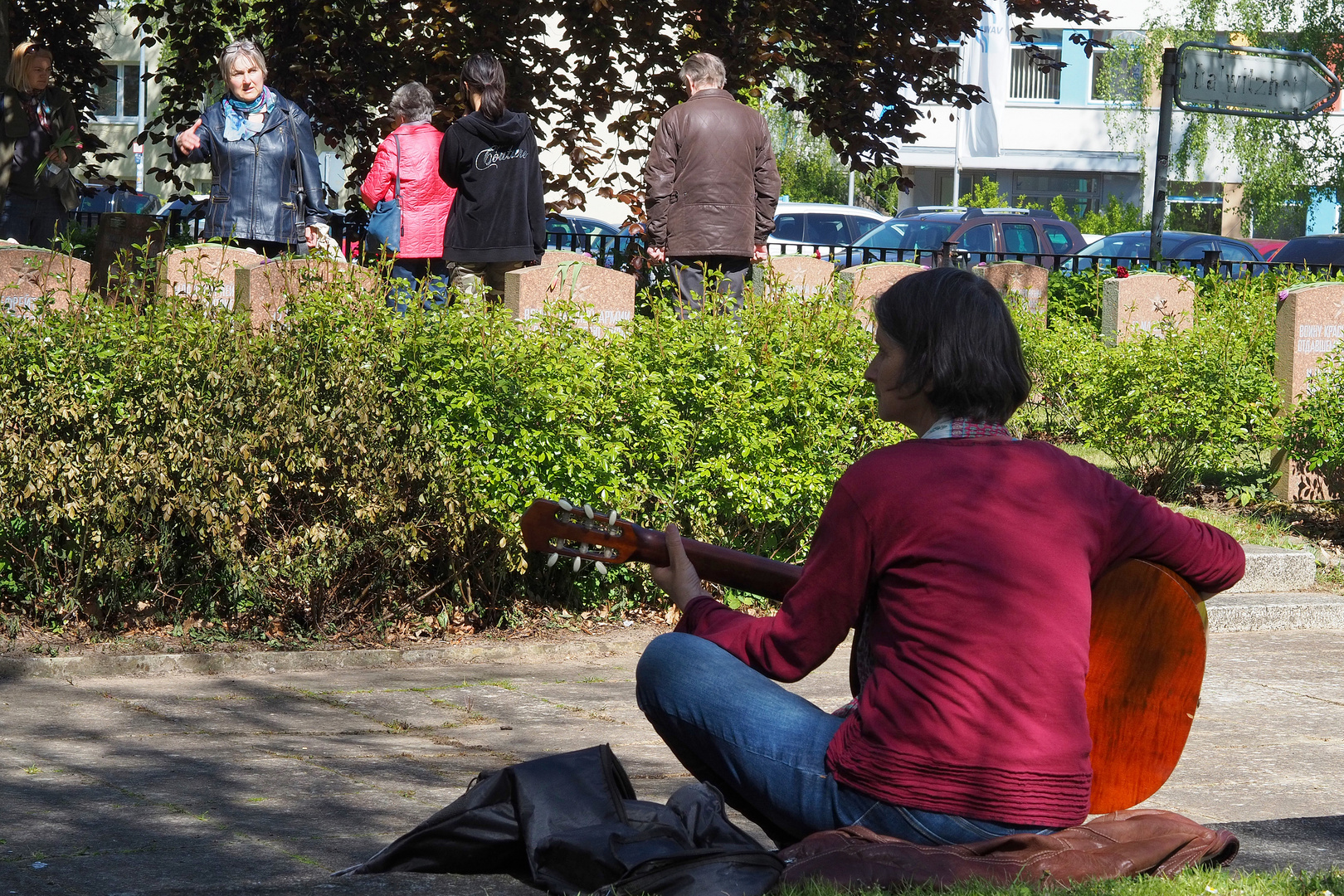 Stilles Gedenken auf dem Ehrenfriedhof in Rostock (1)