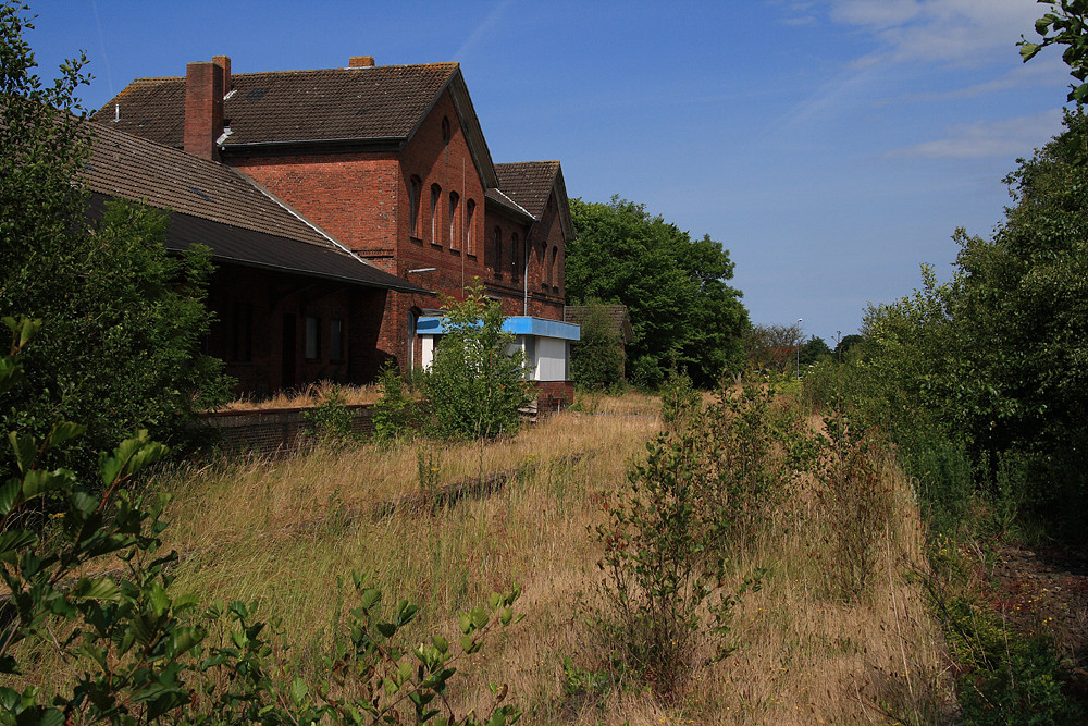 Stillgelegt Der alte Bahnhof in Esens Foto Bild Stillgelegt Der alte Bahnhof in Esens Foto Bild