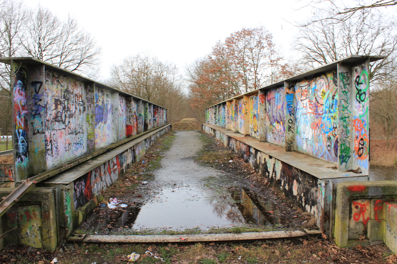 Stillgelegt/ ehemalige Eisenbahnbrücke