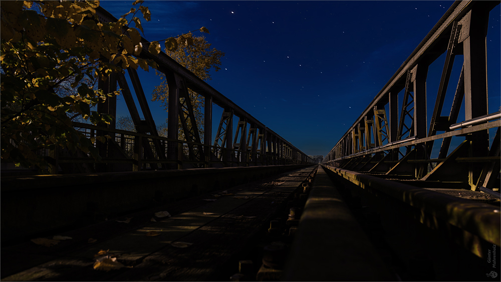 Stillgelegte Eisenbahnbrücke Barby ...