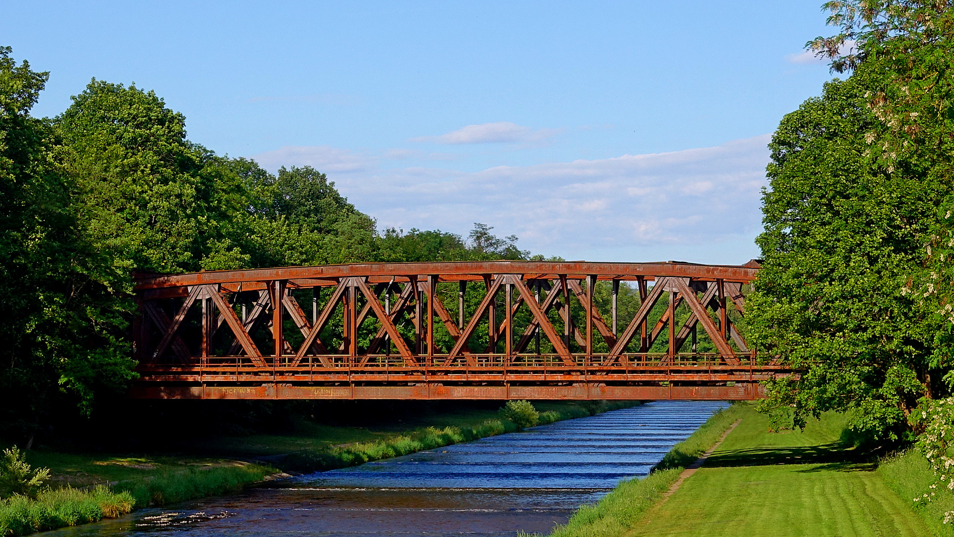 Stillgelegte Eisenbahnbrücke in den Langen Erlen (Basel)