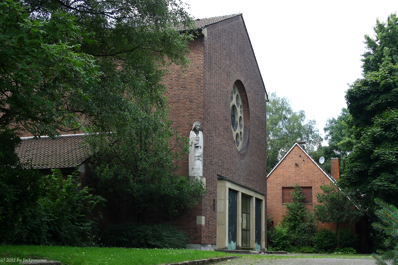 Stillgelegte St. Barbara Kirche, Bottrop (4)