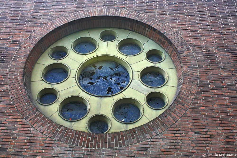 Stillgelegte St. Barbara Kirche, Bottrop (5)