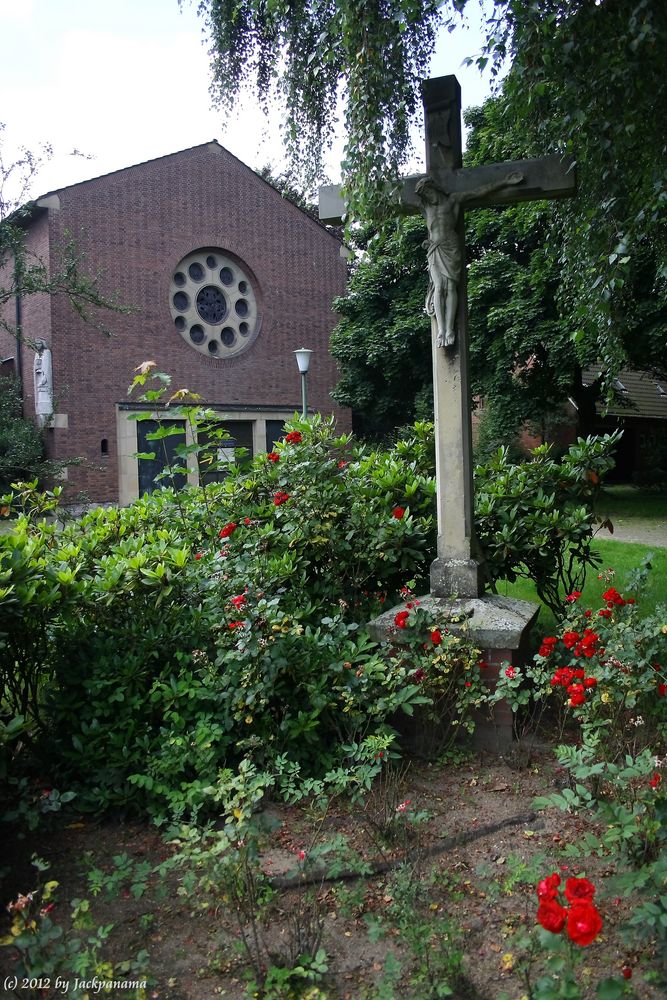 Stillgelegte St. Barbara Kirche, Bottrop (6)