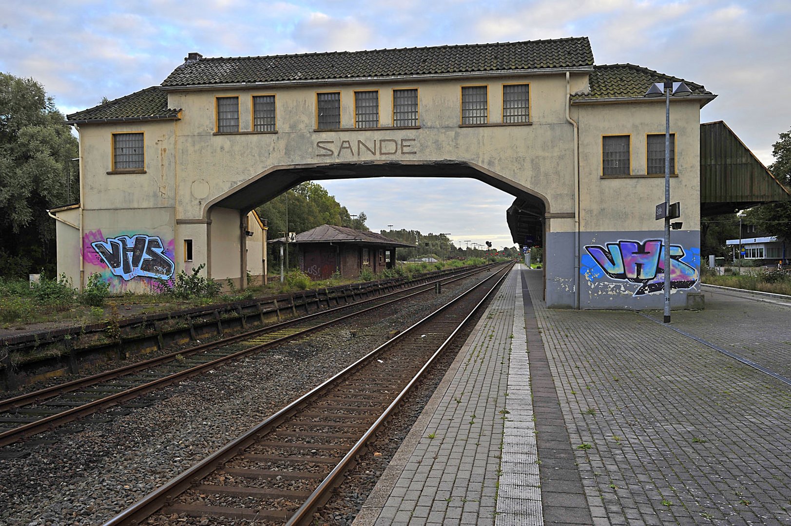 Stillgelegter Gleisübergang am Bf Sande (Kr. Friesland)