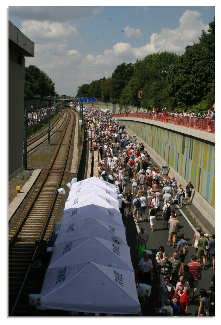 Stillleben A40 - Holsterhausen ca. 12:00 Uhr