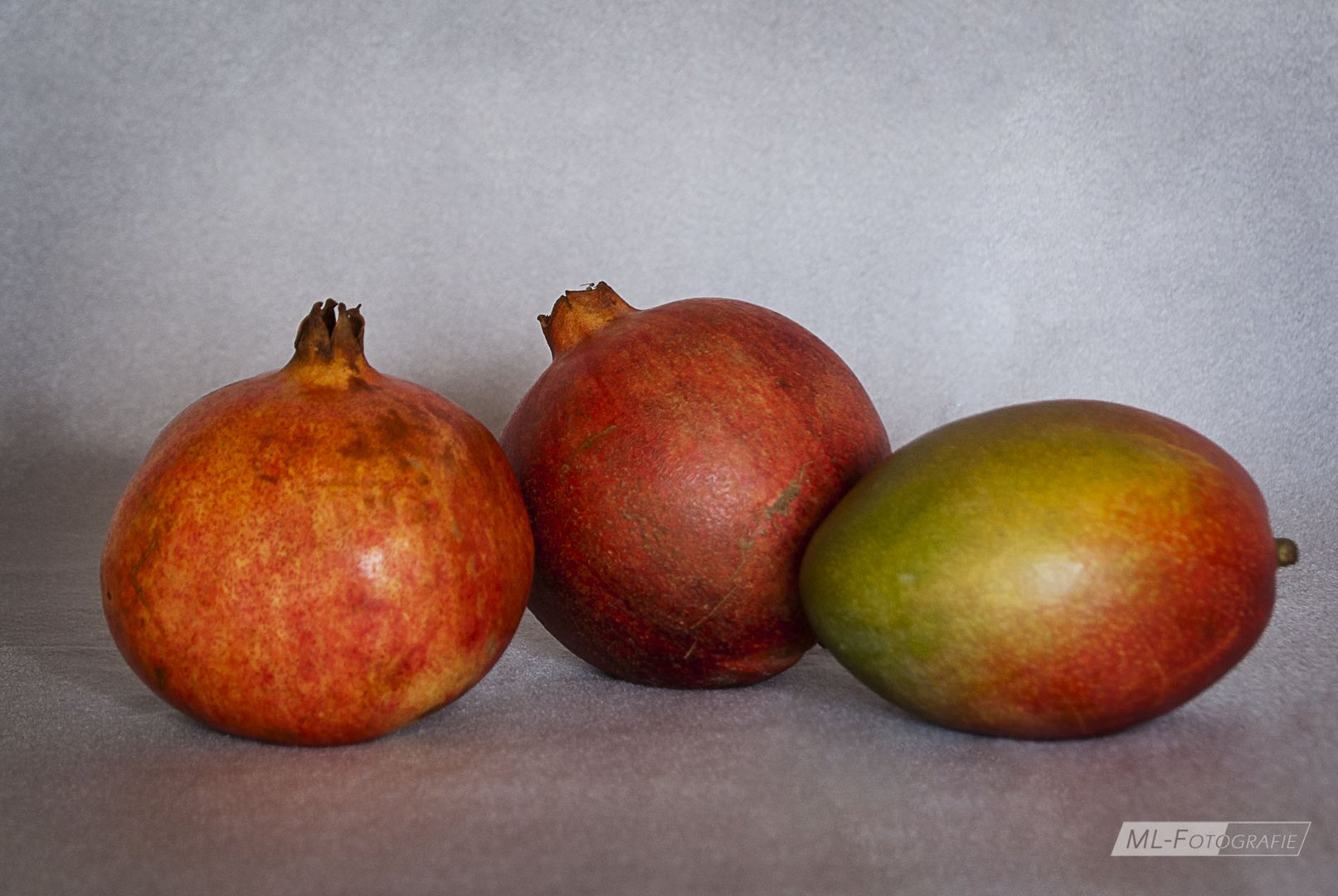 Stillleben Granatapfel- mit-Mango