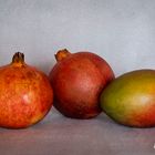 Stillleben Granatapfel- mit-Mango