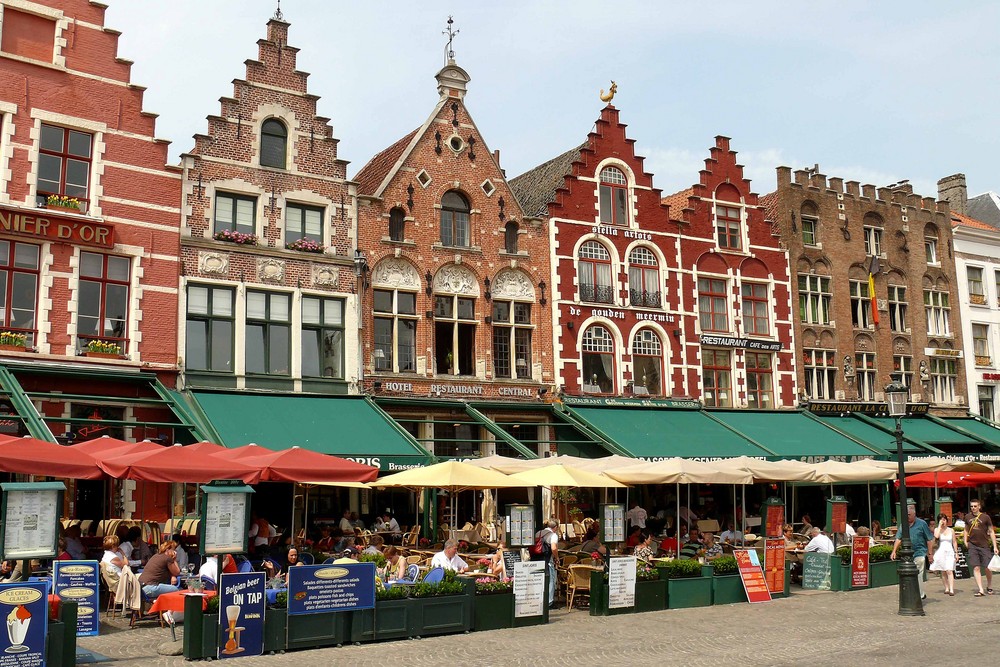 Stilvolle Treppengiebel am Grote Markt in Brügge