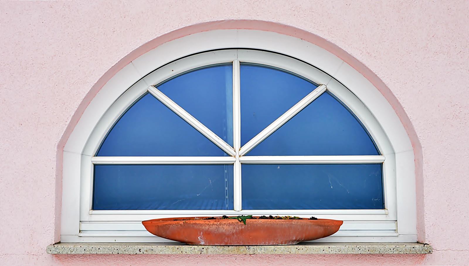 Stilvolles Garagenfenster