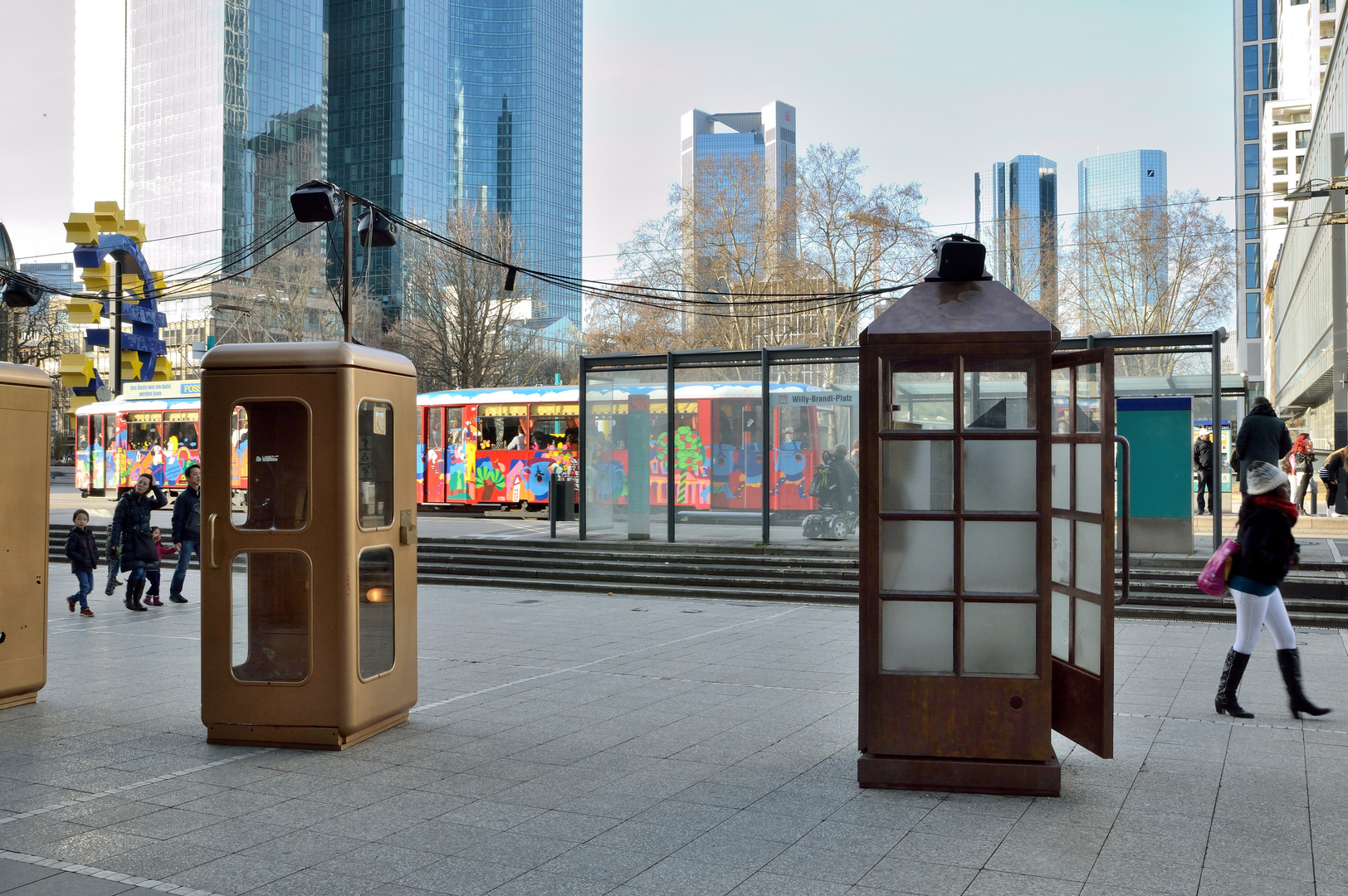 Stimmen vor der Oper Frankfurt