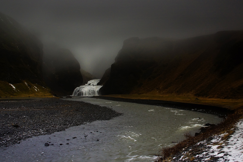 Stjornarfoss im Nebel