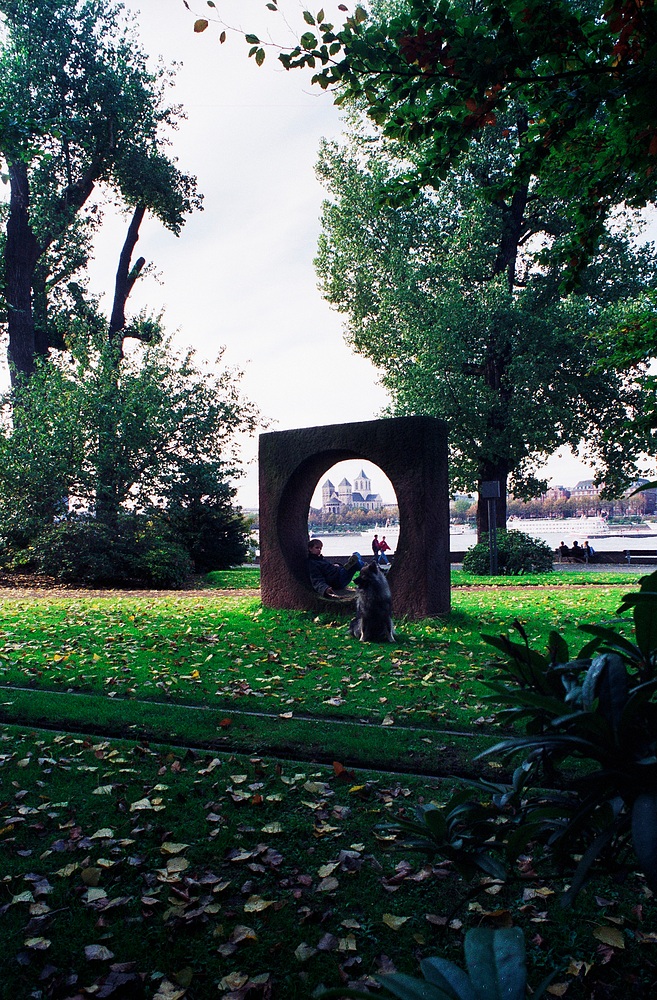 St.Kunibert vom Rheinpark aus fotografiert (1996)