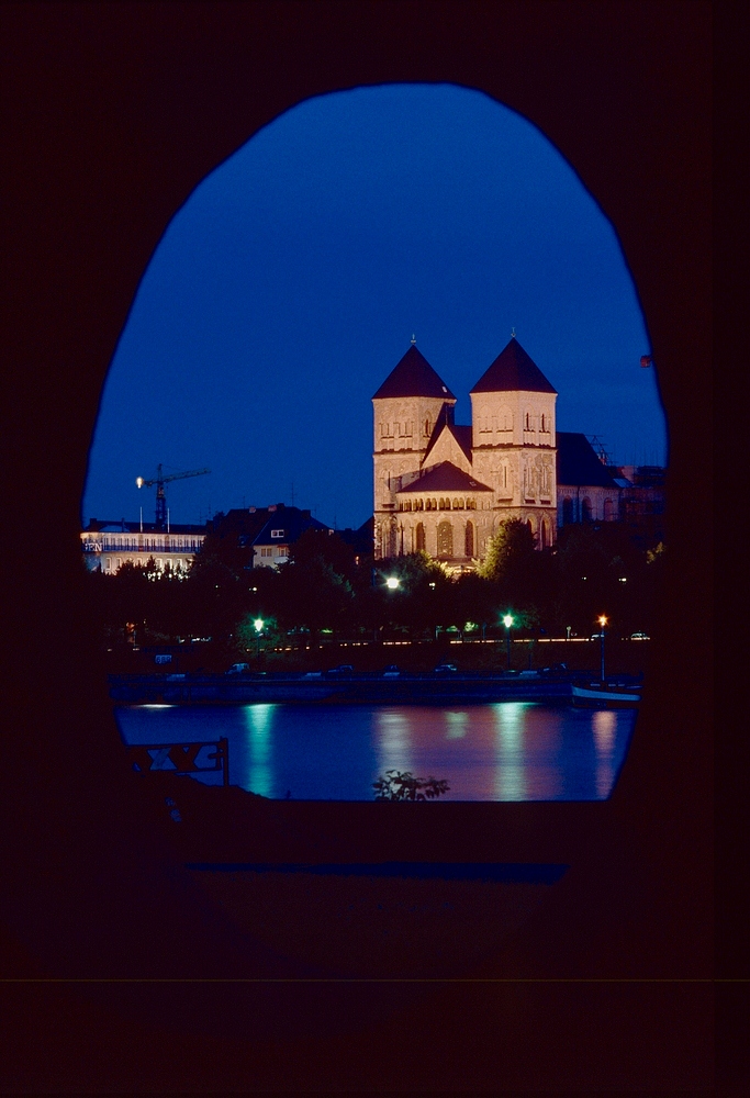 St.Kunibert vom Rheinpark aus fotografiert (1996)