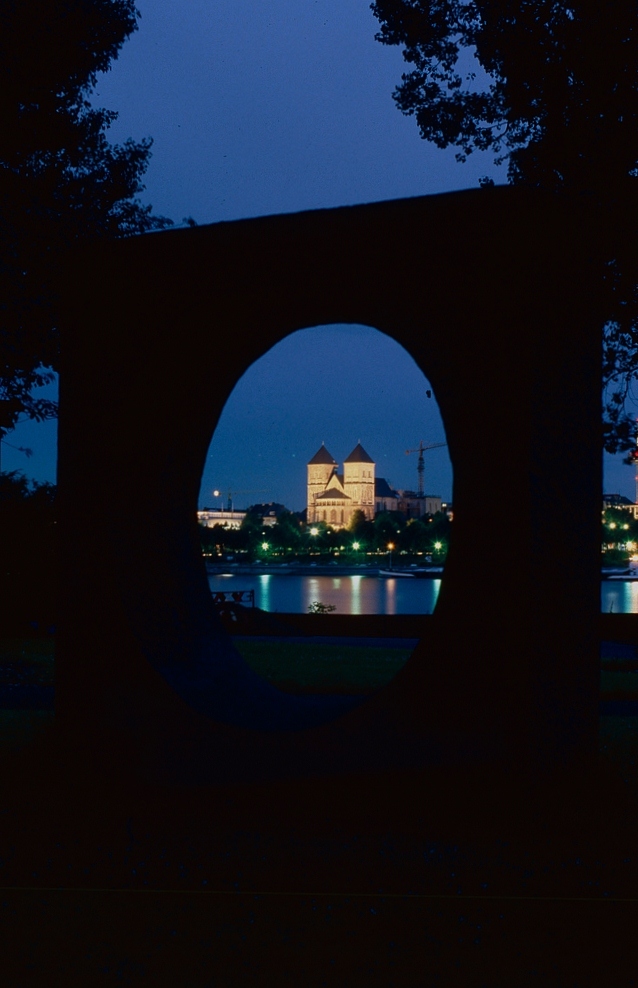 St.Kunibert vom Rheinpark aus fotografiert (1996)