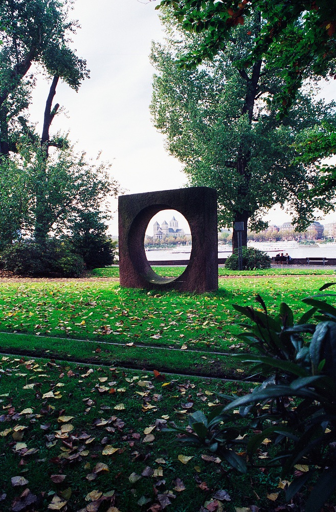 St.Kunibert vom Rheinpark aus fotografiert (1996)