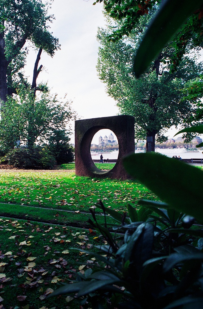 St.Kunibert vom Rheinpark aus fotografiert (1996)