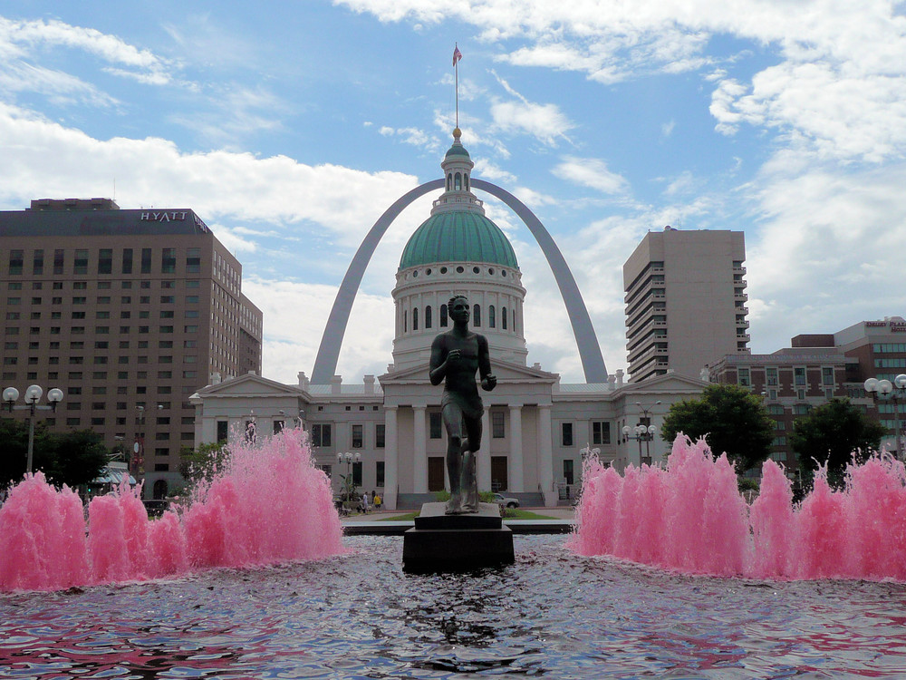 St.Louis, Capitol mit dem Gateway Arch im Hintergrund