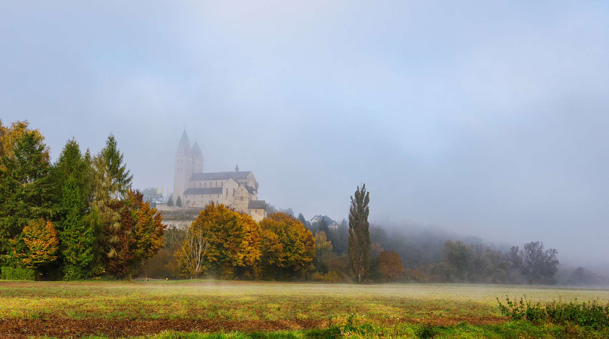 St.Lubentius_Morgennebel_Herbst