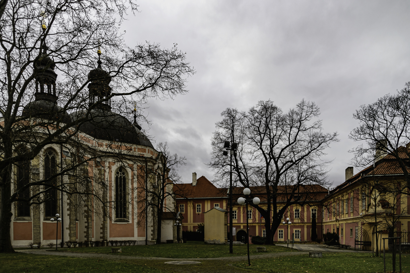 St.Maria Himmelfahrt dan Kaisar Karl yang Agung Foto & Gambar | taman