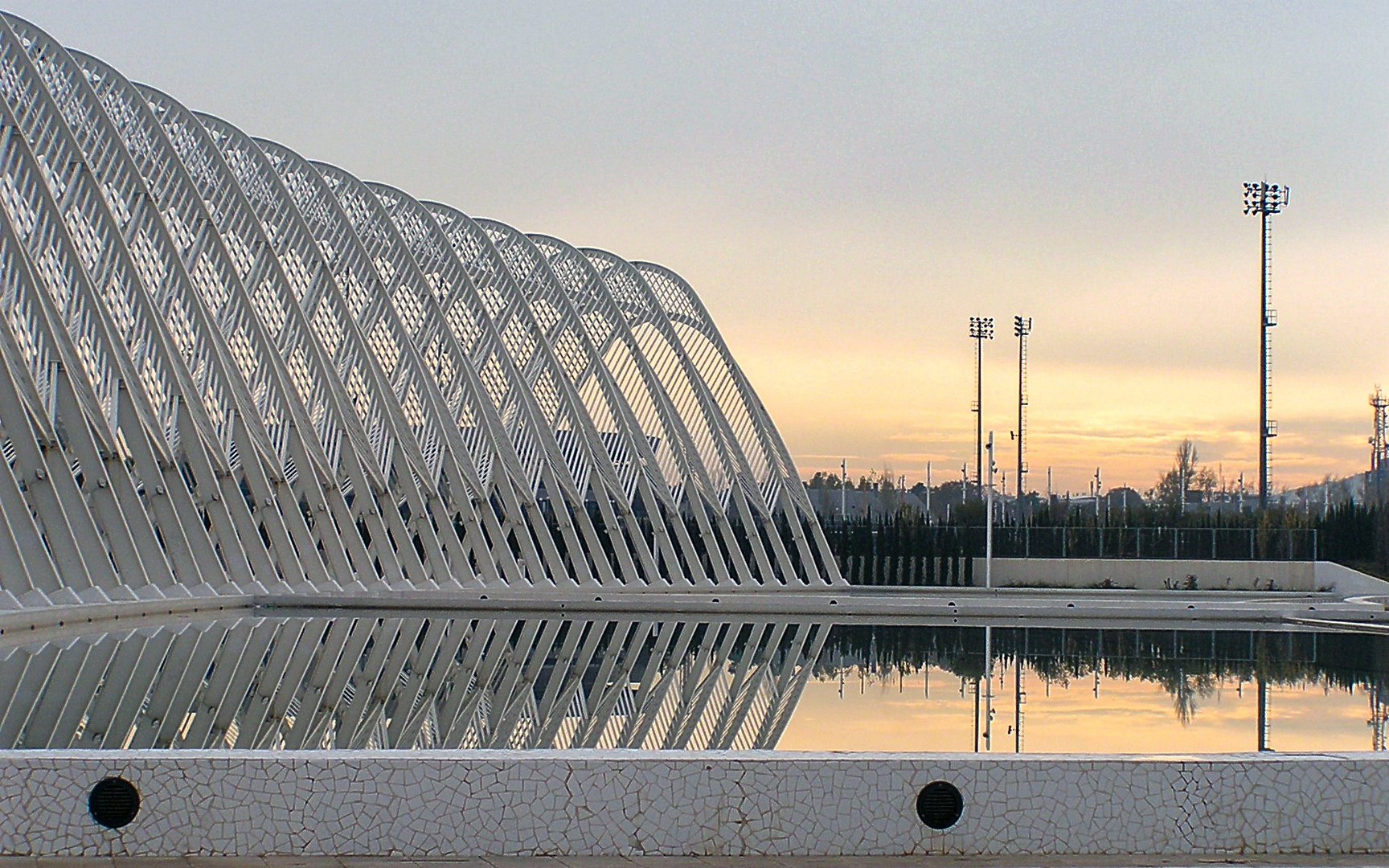 Stoa mit Wasserbecken