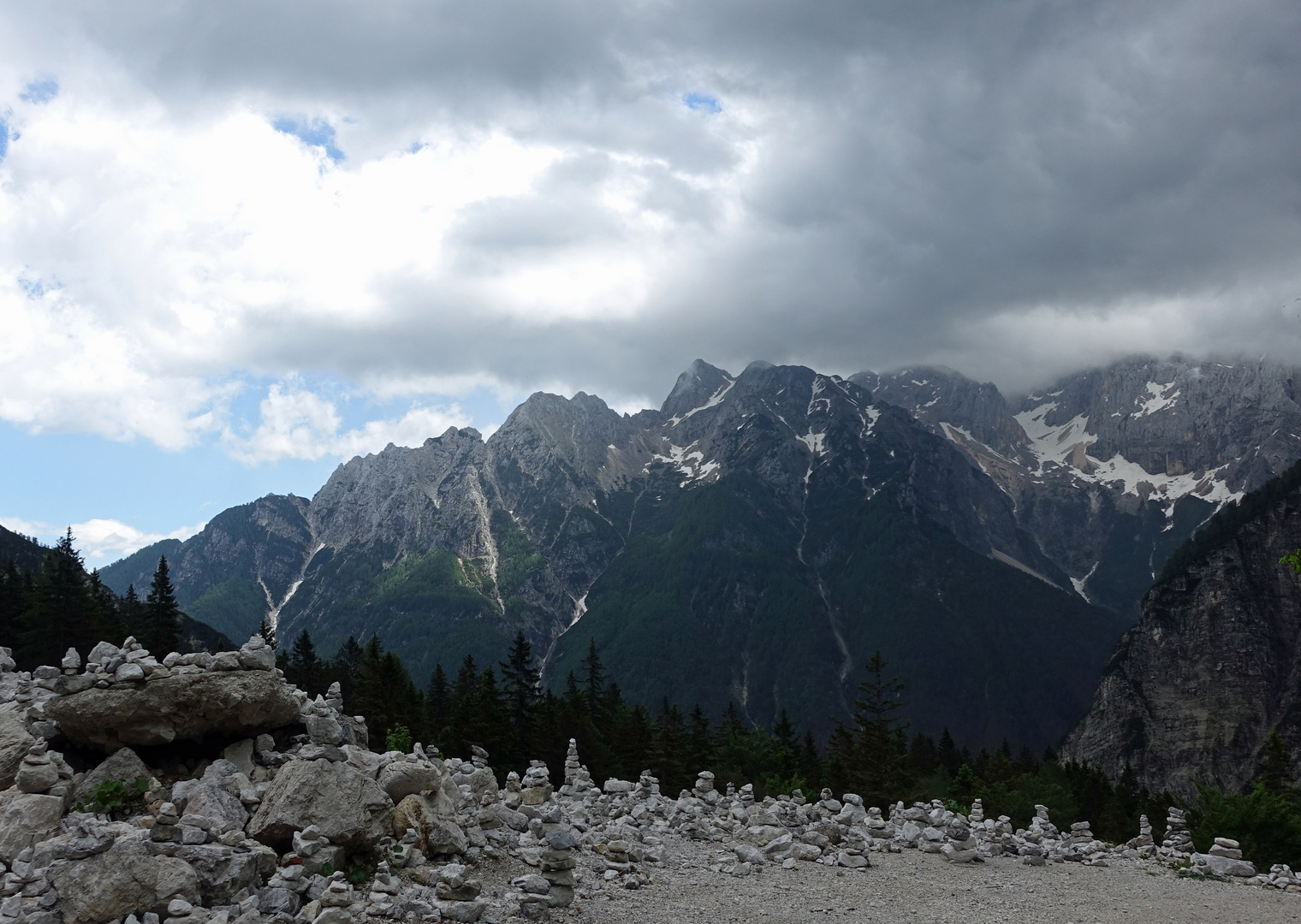 Stoamandln auf dem Weg zum Vrsicpass