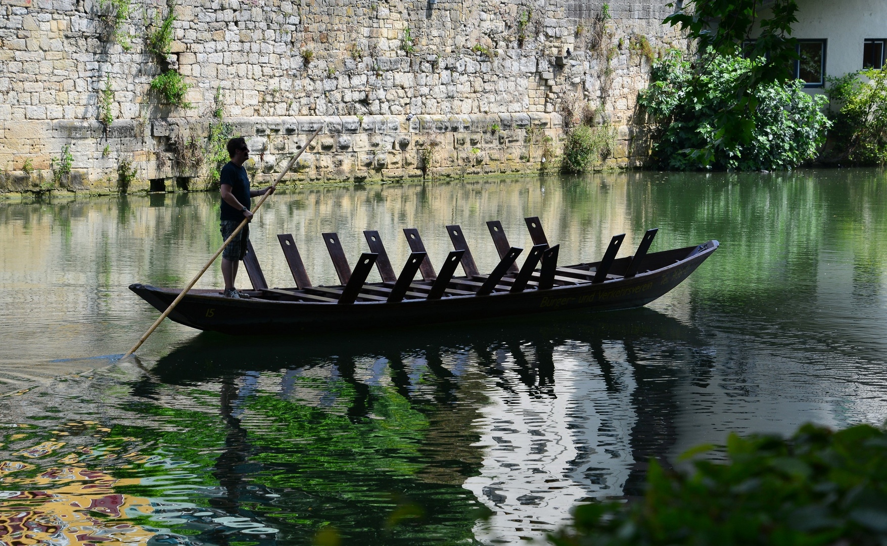 Stocherkahn auf dem Neckar in Tübingen