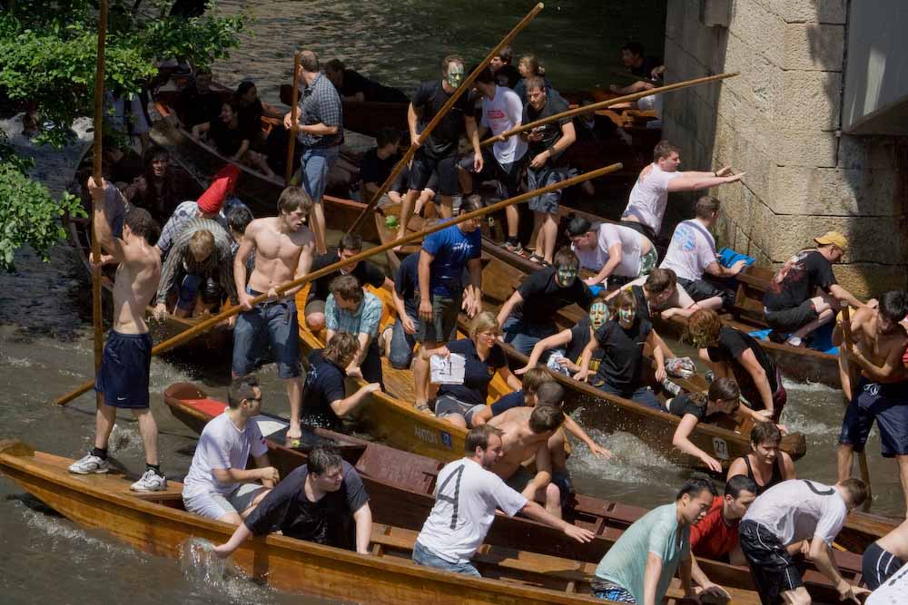 Stocherkahnrennen 2007 - Nadelöhr verstopft!