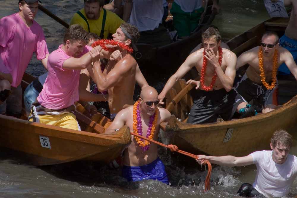 Stocherkahnrennen 2007 - Wer ist stärker?