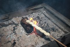 Stockbrot auf dem Nikolausmarkt in Bodenheim