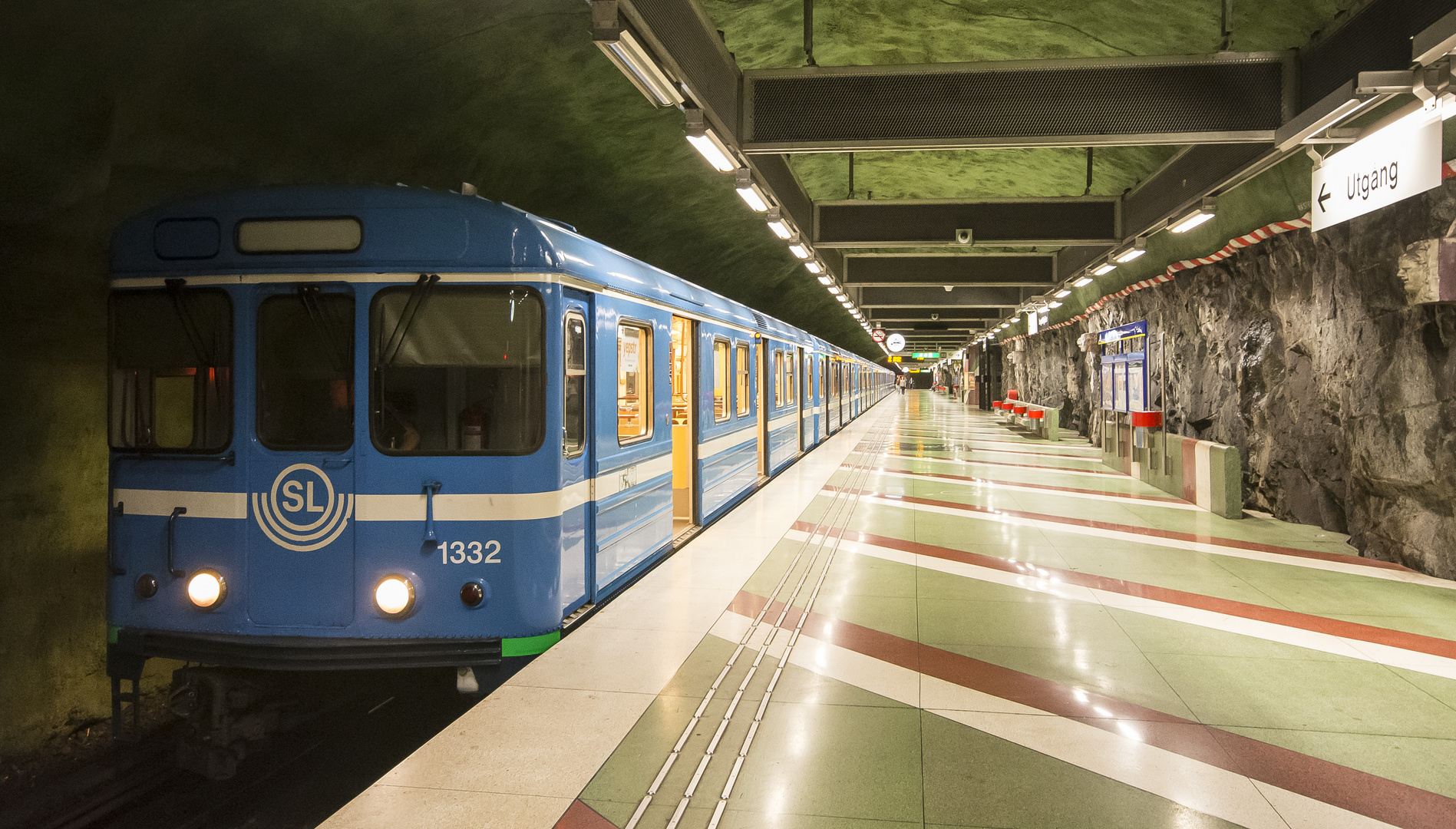 Stockholm - Tunelbana (Stockholm Metro) - Kungsträdgarden - 03