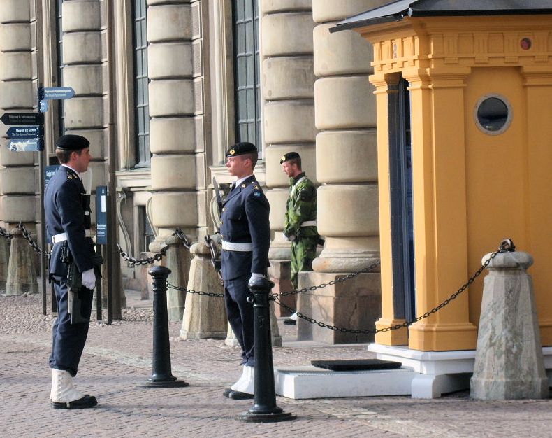 Stockholm - Wachwechsel am Königlichen Schloss 