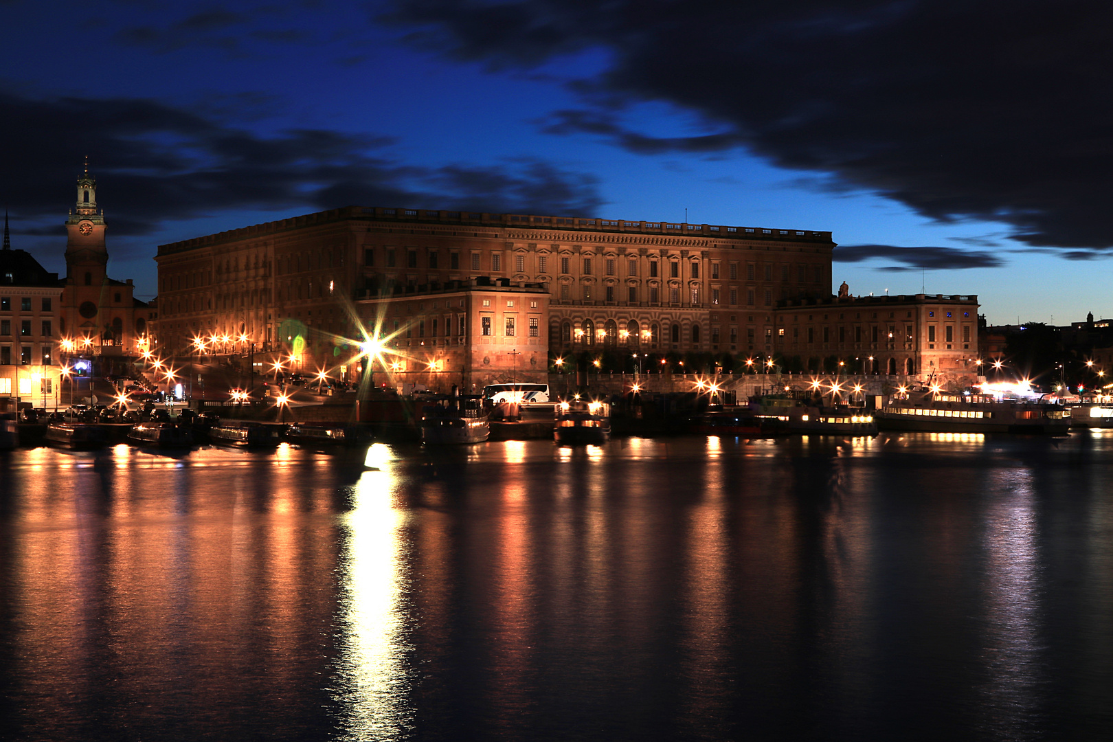 Stockholmer Schloss bei Nacht