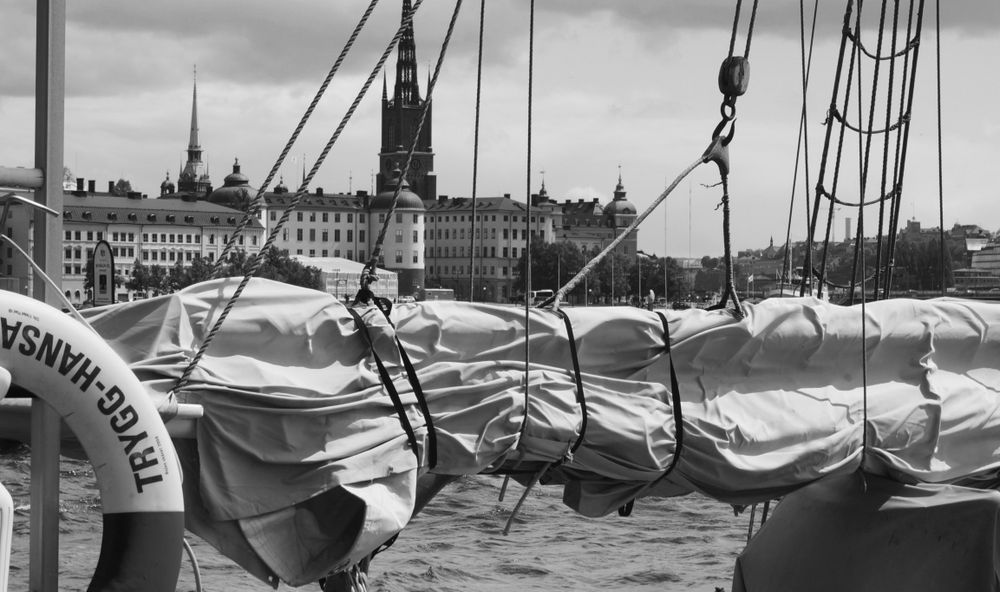 Stockholmer Skyline einmal durch die Takelage gesehen...