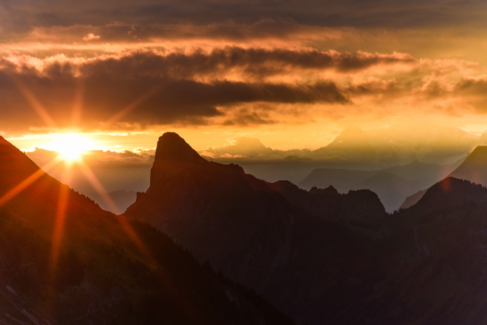 Stockhorn bei Sonnenaufgang