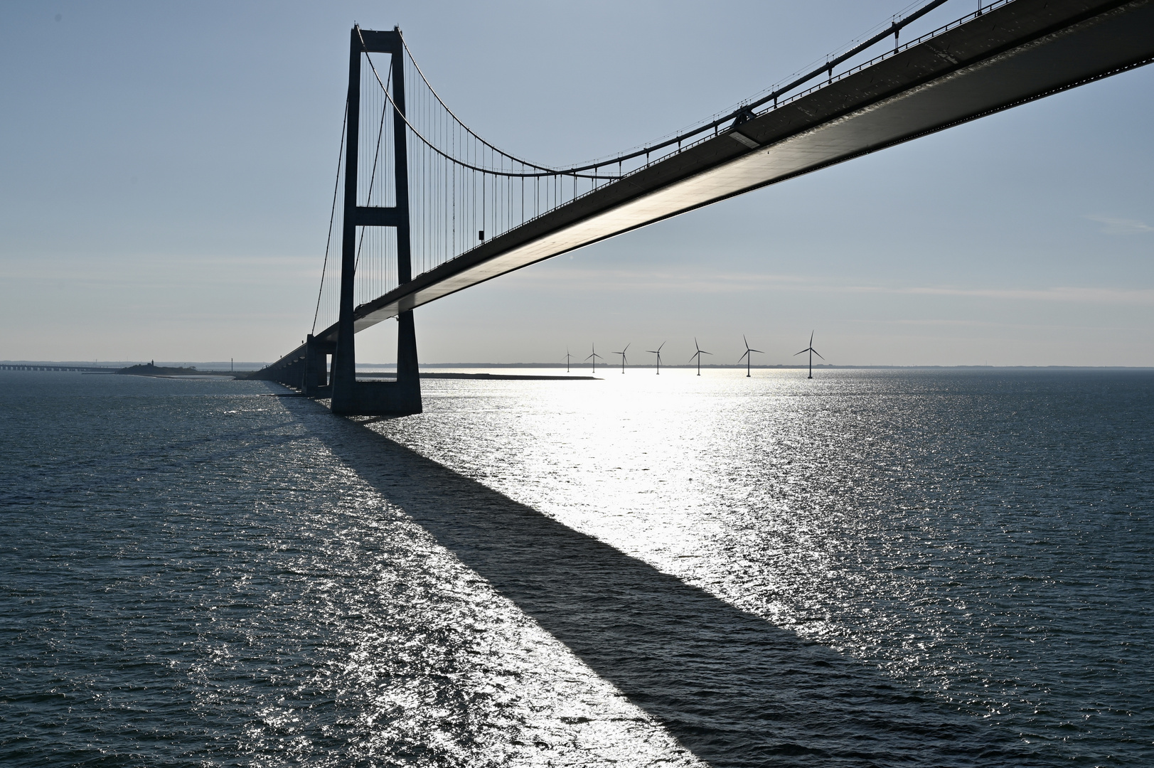 Stoerebeltsbrücke im Gegenlicht